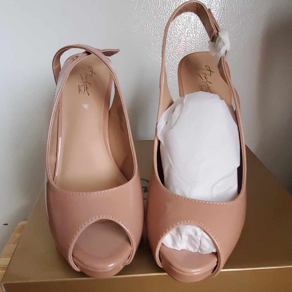 Nude Color heels - Picture 2 of 5